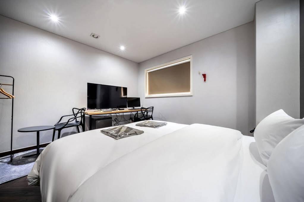 The Hotel Bon Suwon Exterior foto