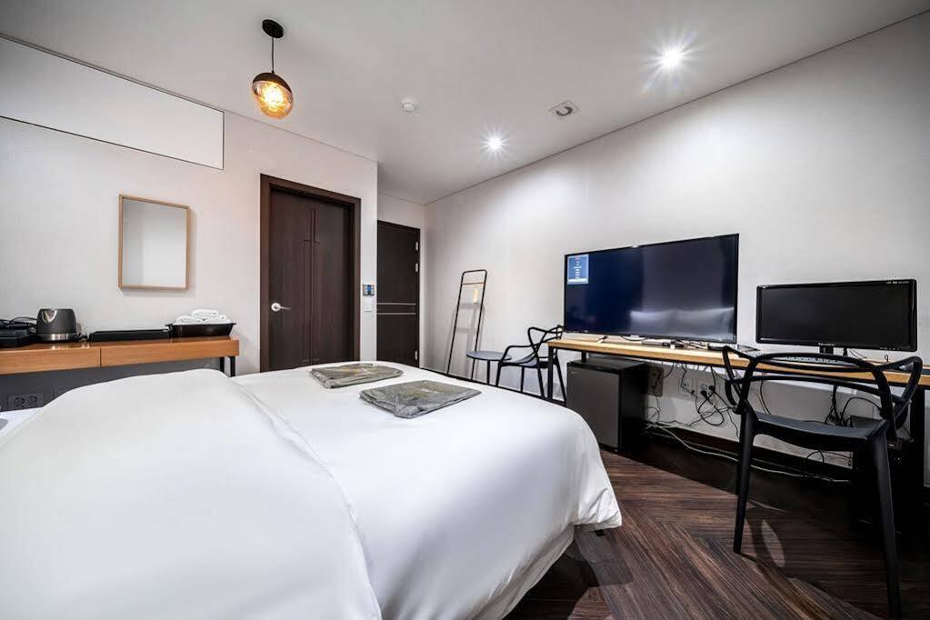 The Hotel Bon Suwon Exterior foto