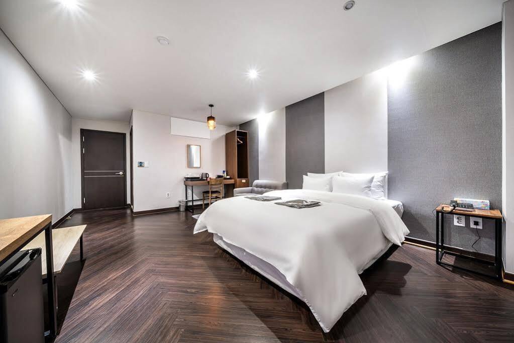 The Hotel Bon Suwon Exterior foto