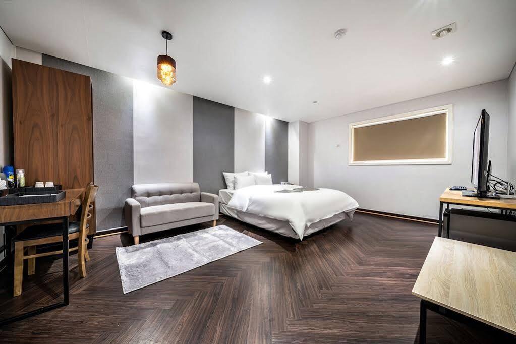 The Hotel Bon Suwon Exterior foto